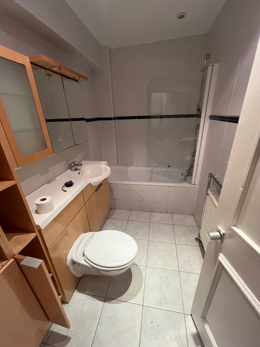 Bathroom Fitter: Image 1